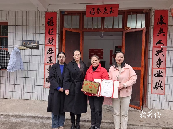 县妇联：弘扬家庭美德 倡导文明新风