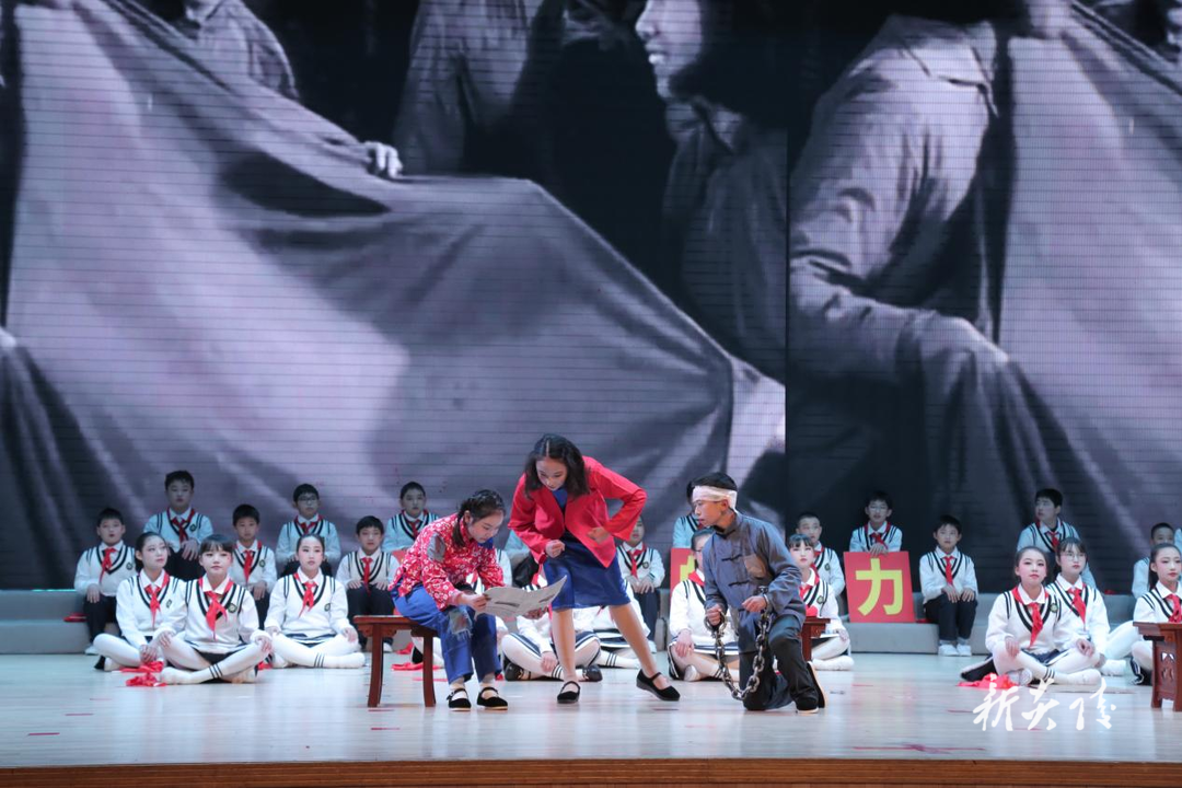 城南小学举行“龙腾瑞气 燕舞春风”元旦迎新文艺汇演