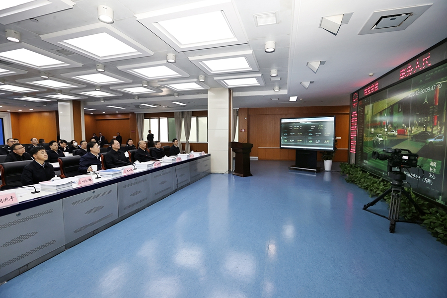 毛伟明检查元旦假期交通安全：以时时放心不下的责任感保畅通保平安