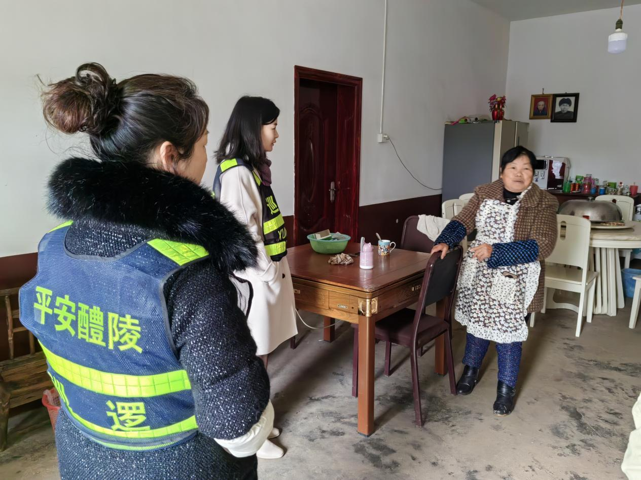 东富镇：严防冰冻灾害 守护群众平安