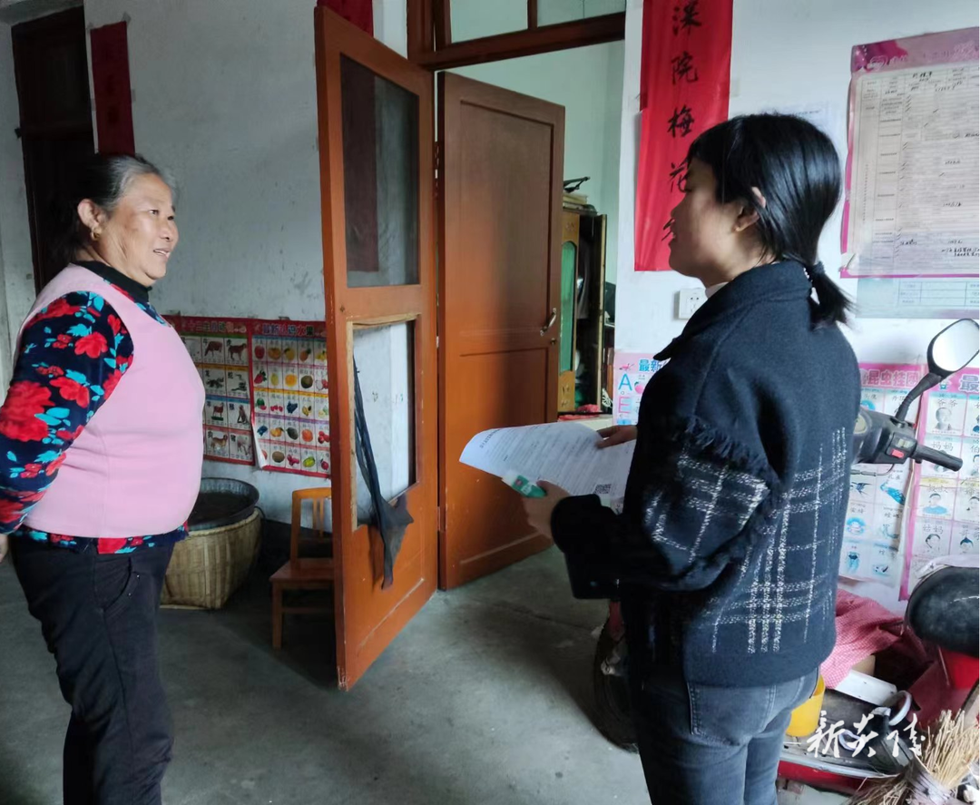 船形乡开展“扫黄打非”上门宣传活动
