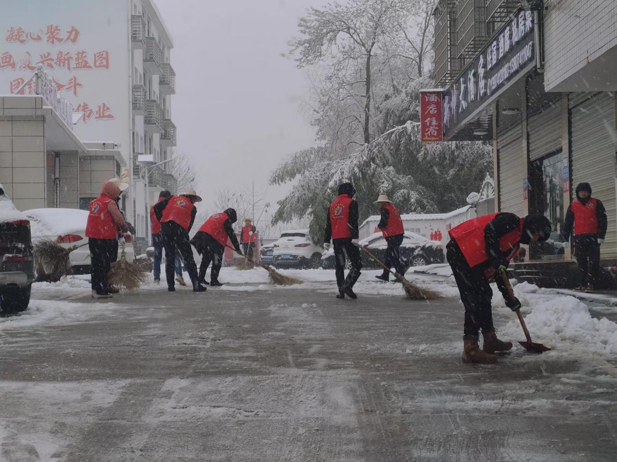 以雪为令 雪落即动丨古岳峰镇积极应对低温雨雪冰冻天气