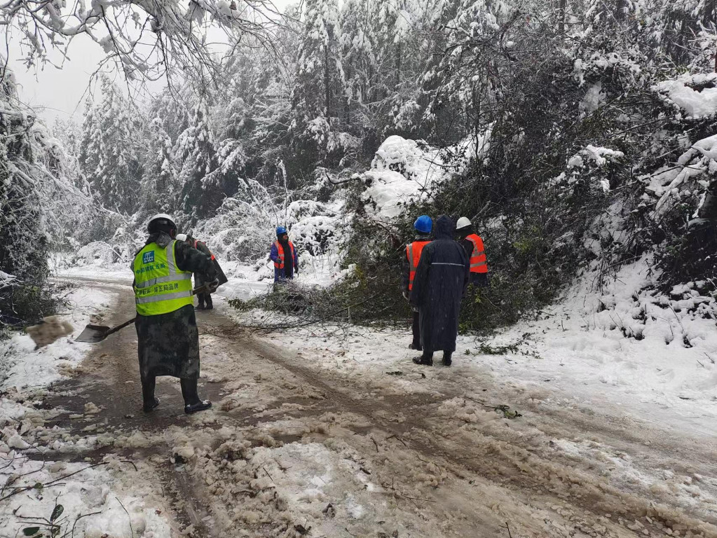 央企与地方联手  浴“雪”战冰保畅通