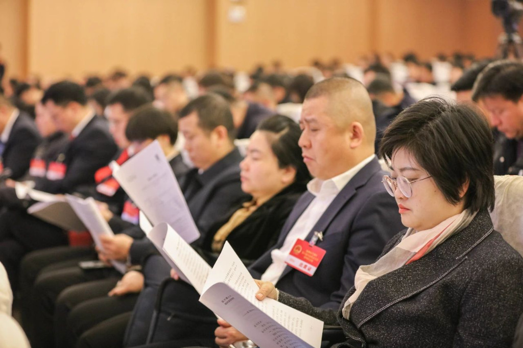 区六届人大四次会议第一次全体会议今日召开