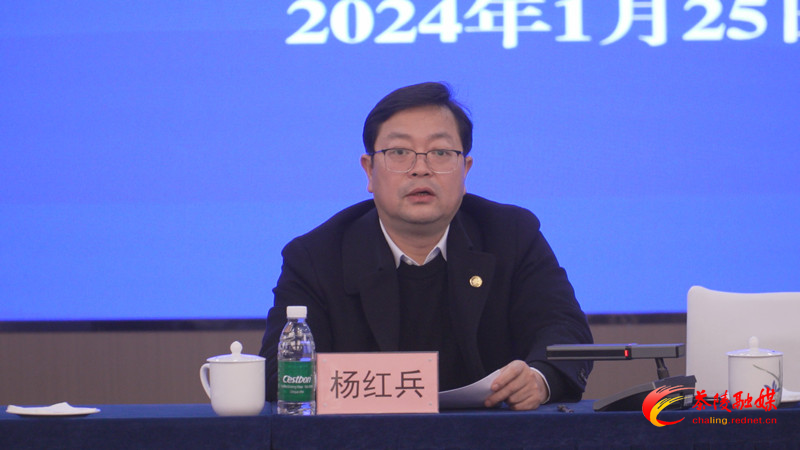 邓元连与离退休干部共谋新发展