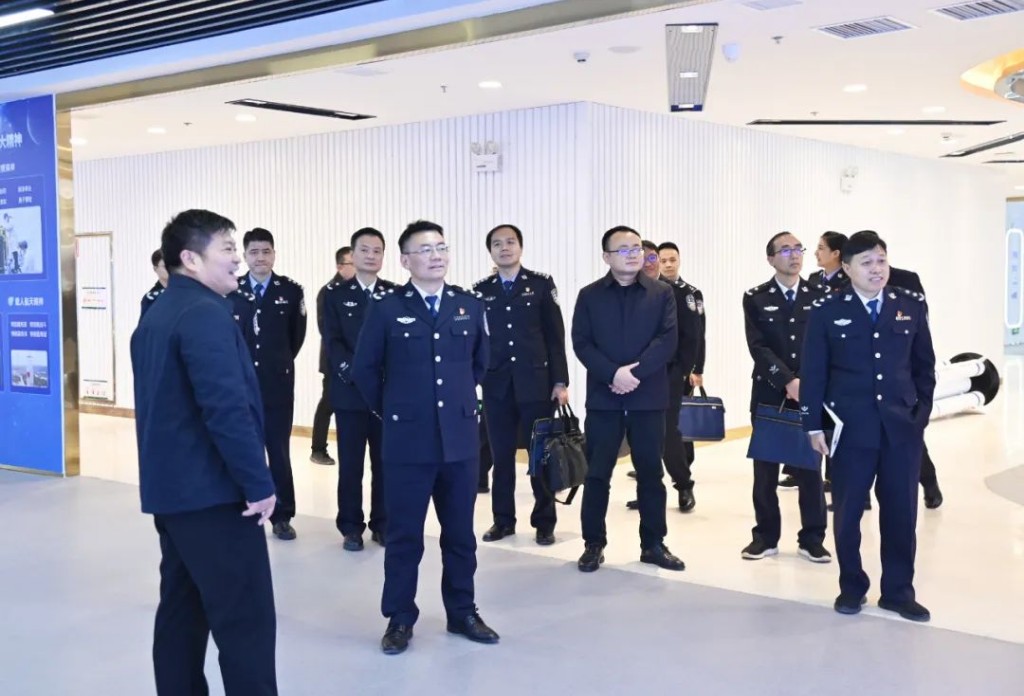 省公安厅党委委员、副厅长车丽华率队调研株洲北斗规模应用情况