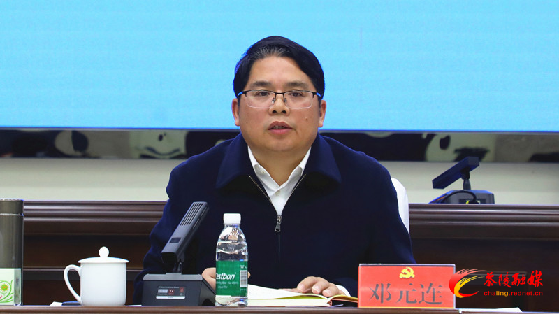 邓元连主持召开县委常委班子主题教育专题民主生活会会前学习暨县委理论学习中心组2024年第一次集体学习