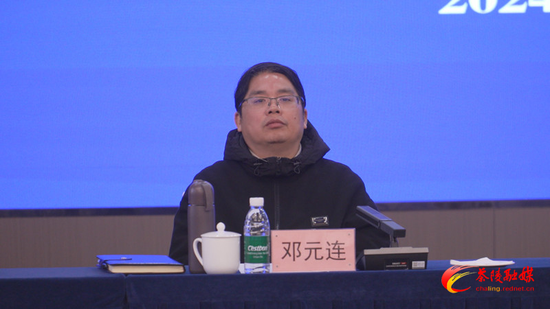 邓元连与离退休干部共谋新发展