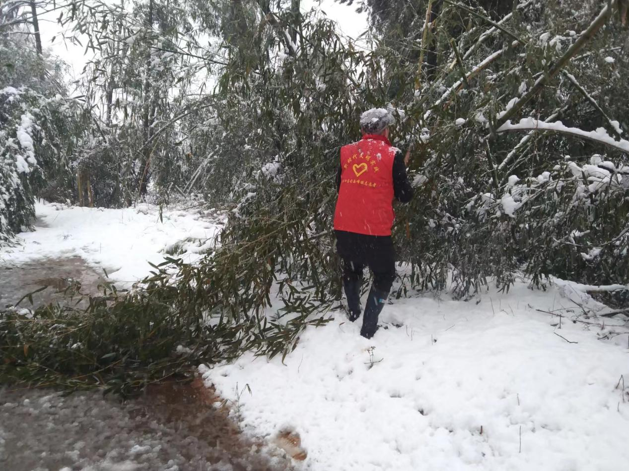 以雪为令 雪落即动丨古岳峰镇积极应对低温雨雪冰冻天气