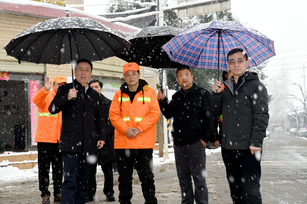 株洲市人民政府副市长易湘东督导普通公路抗冰保通工作