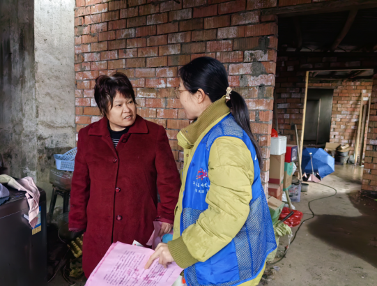 铜塘湾街道“敲门行动”安全迎战低温雨雪