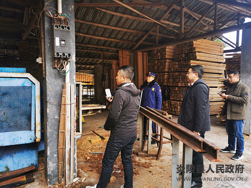县领导以“四不两直”方式开展安全生产和消防工作督查