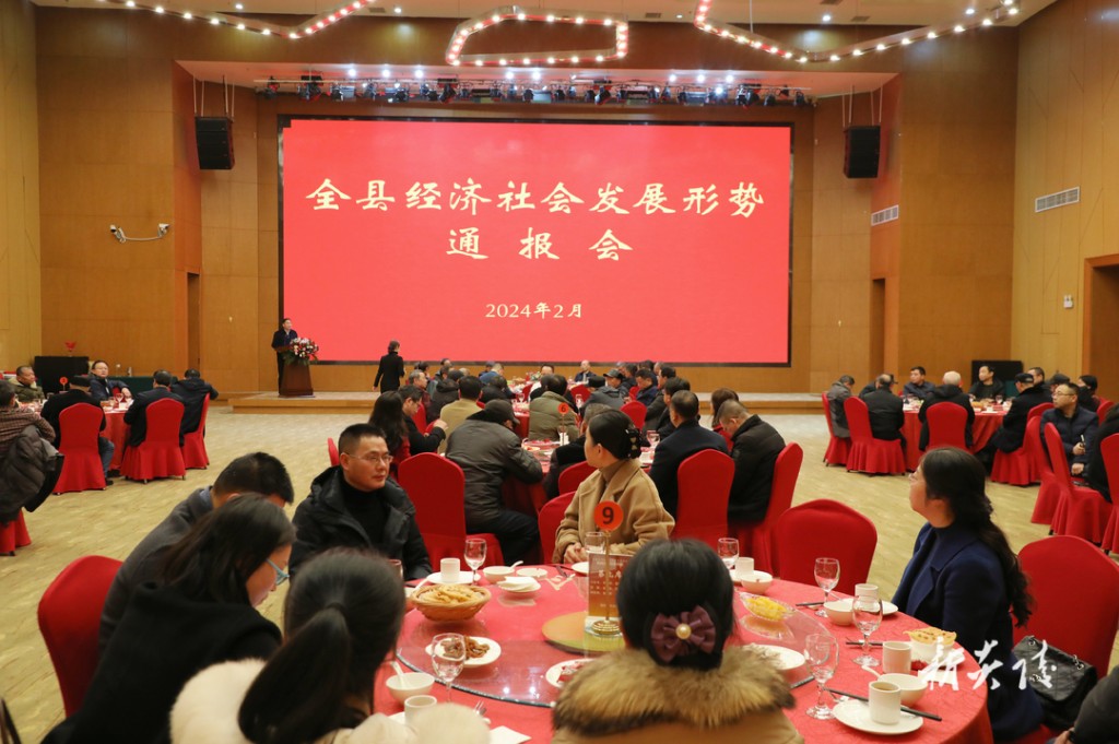 炎陵县召开全县经济社会发展形势通报会 尹朝晖作形势通报夏胜利主持