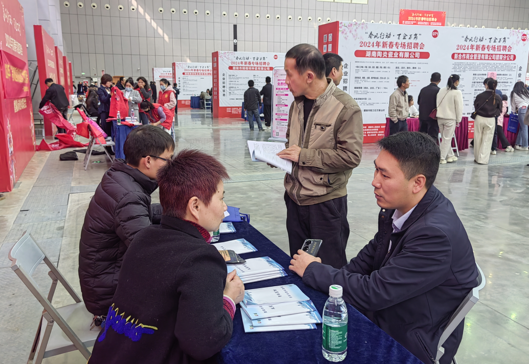 返乡创业政策宣讲 助力游子归乡梓