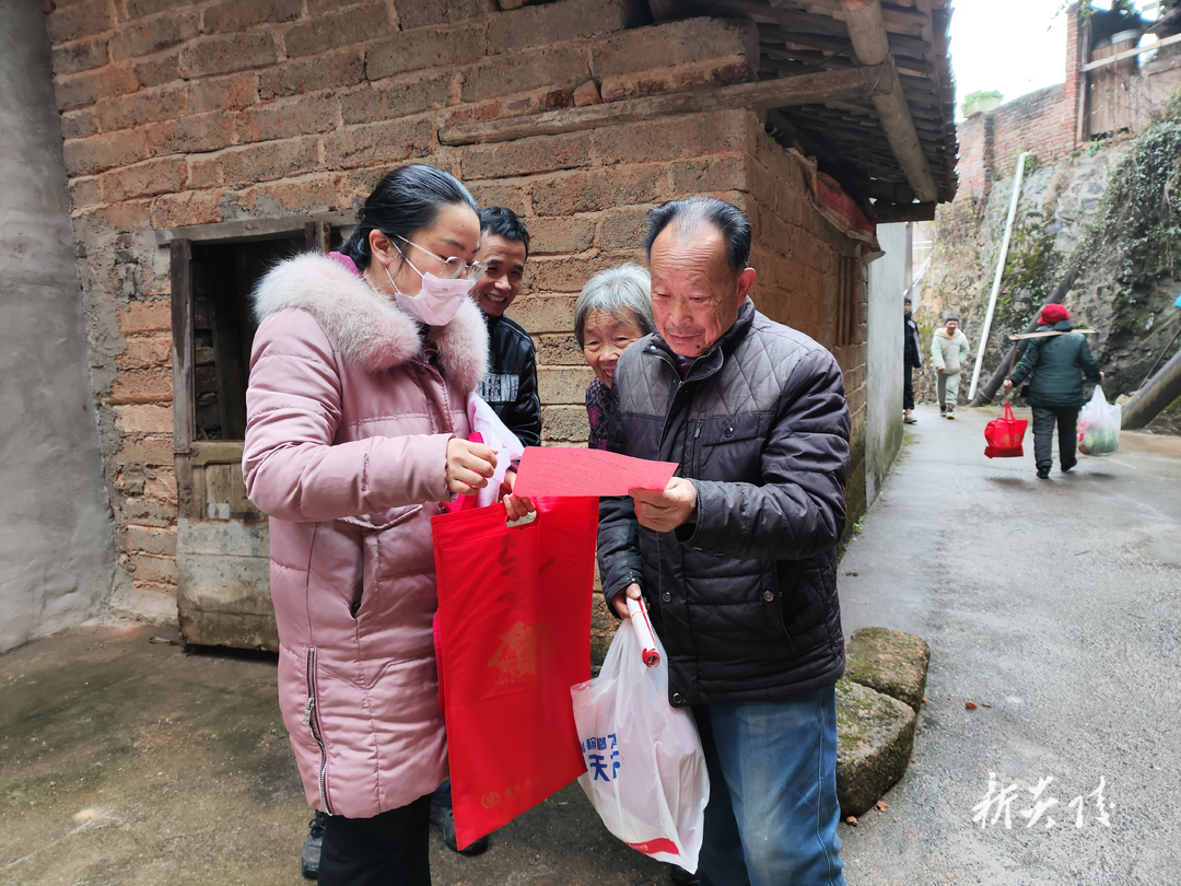 霞阳镇开展“利剑护蕾·雷霆行动”专项行动