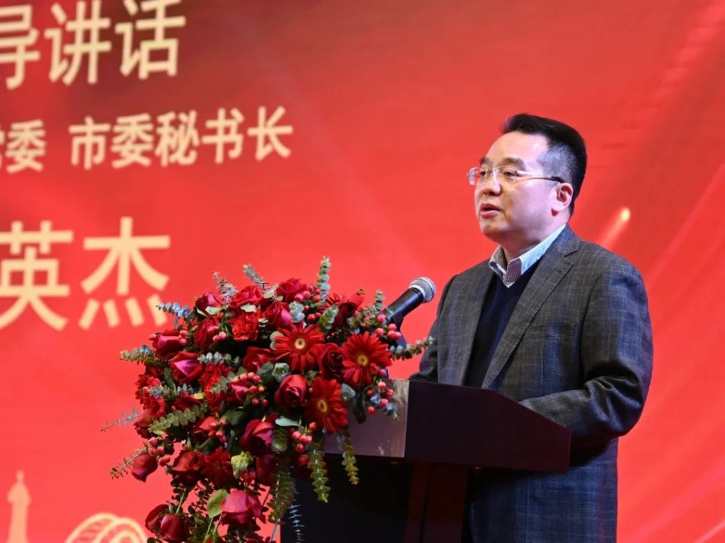 石峰区、株洲经开区湘商回归和返乡创业迎春推介会暨经济高质量发展论坛举行
