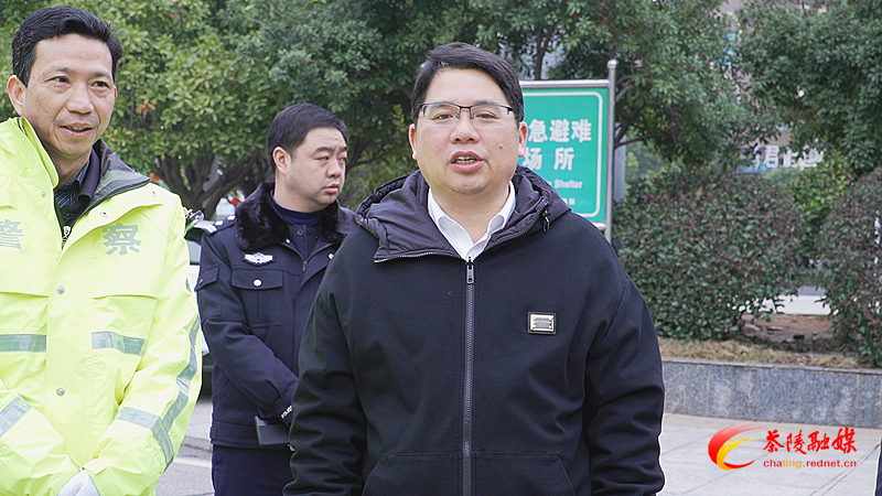 邓元连、杨红兵春节前夕带队看望慰问一线工作人员