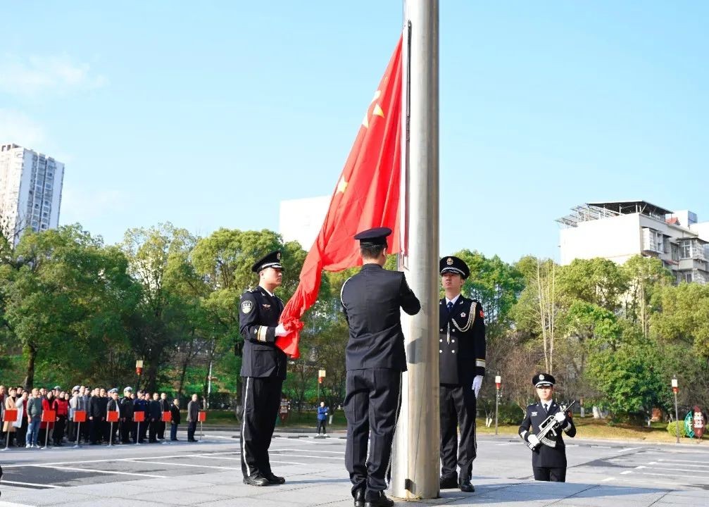新春首个工作日,石峰区举行升旗仪式