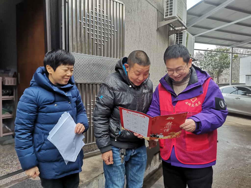 清水塘街道大冲村开展“敲门行动”，筑牢安全“防火墙”