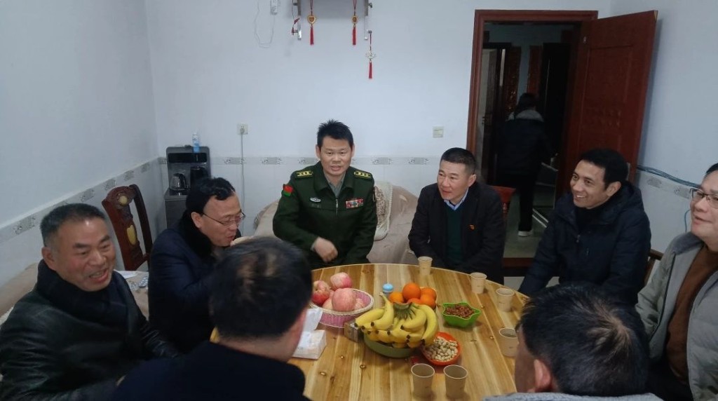春节走访慰问 情暖退役军人
