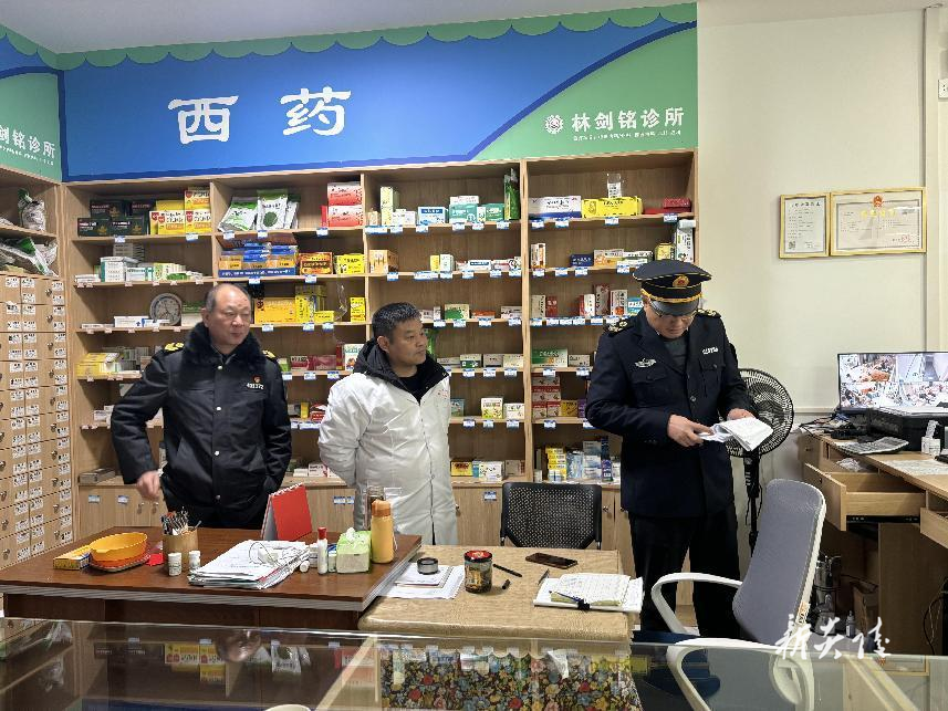 县卫生综合监督执法局开展卫生监督检查
