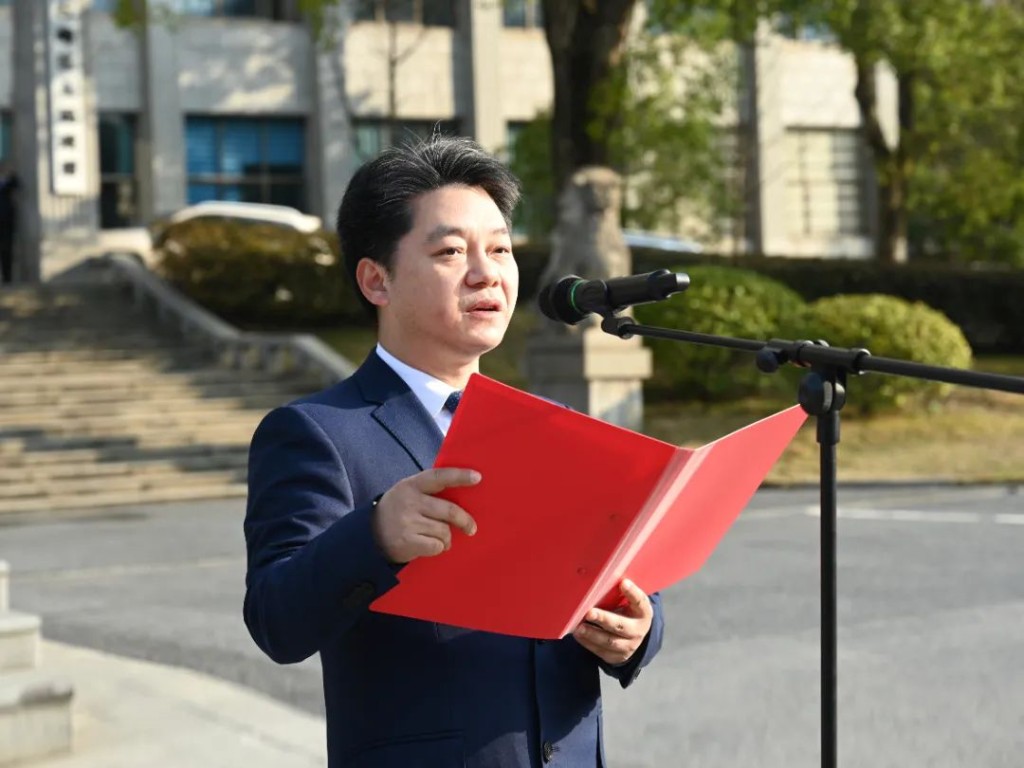 新春首个工作日,石峰区举行升旗仪式
