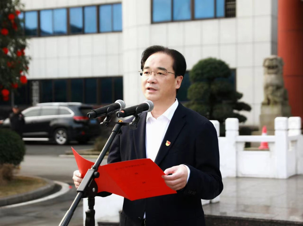 新春上班首日：市委、市政府机关大院升起五星红旗