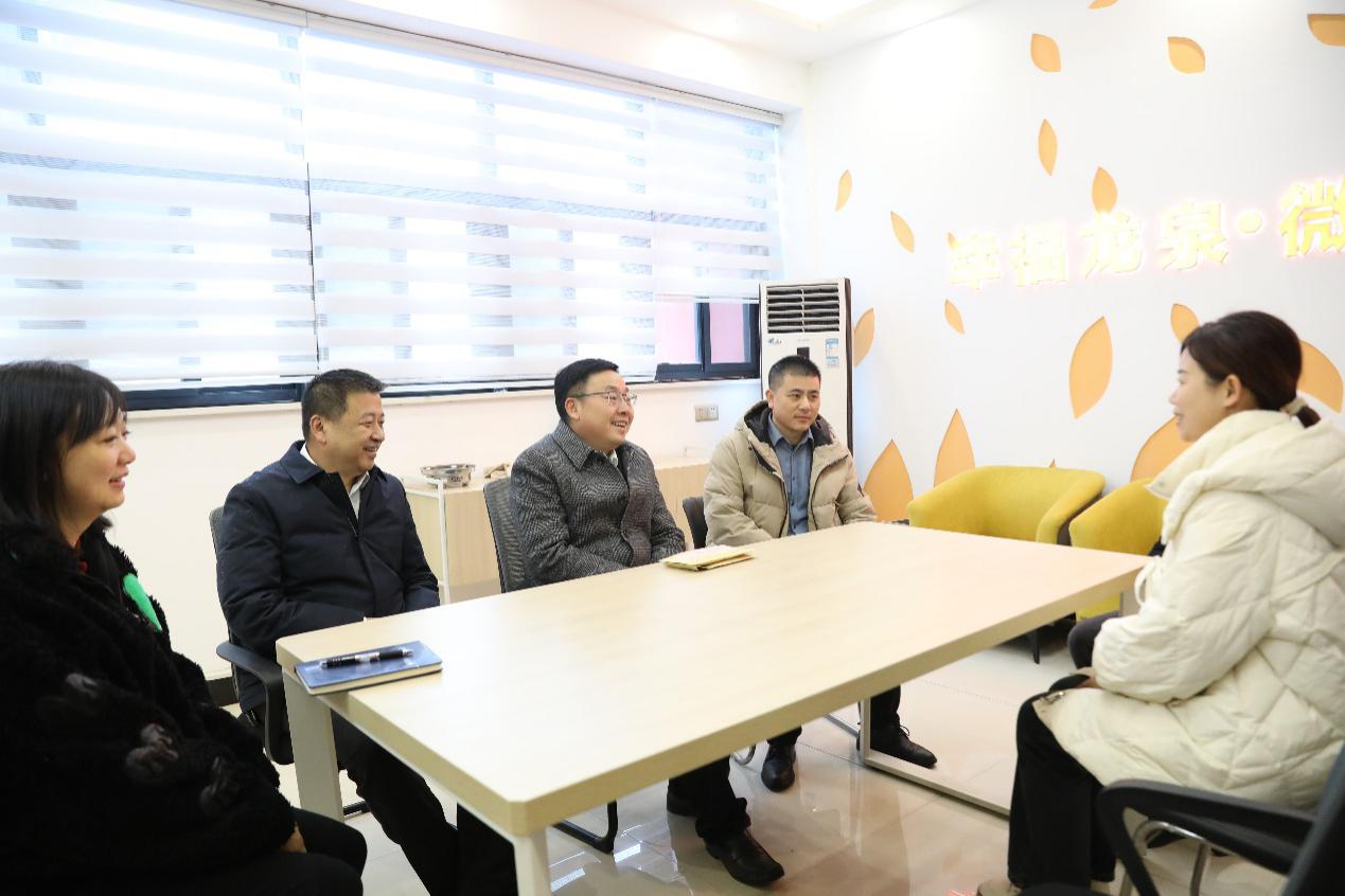 徐业伟深入龙泉街道桠枝塘社区开展新春走访慰问活动