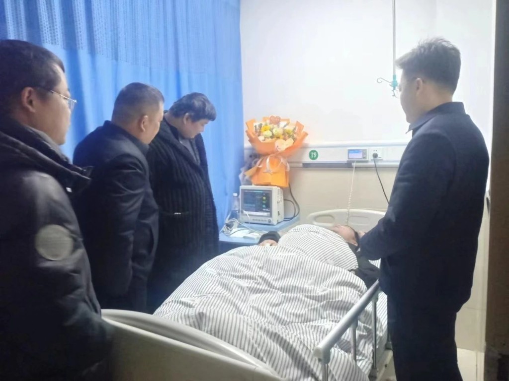 春节走访慰问 情暖退役军人