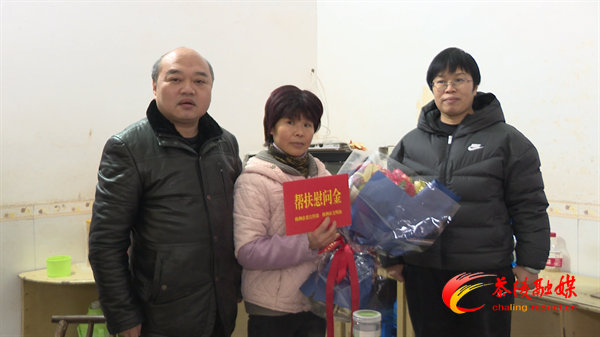 株洲市委宣传部来茶走访慰问生活困难道德模范