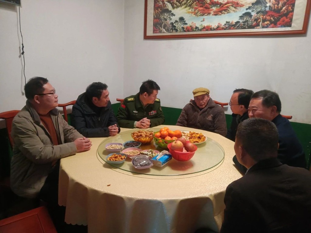 春节走访慰问 情暖退役军人