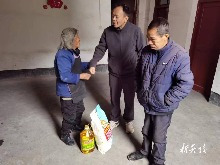 霞阳镇：走访慰问脱贫户 雪中送炭暖人心