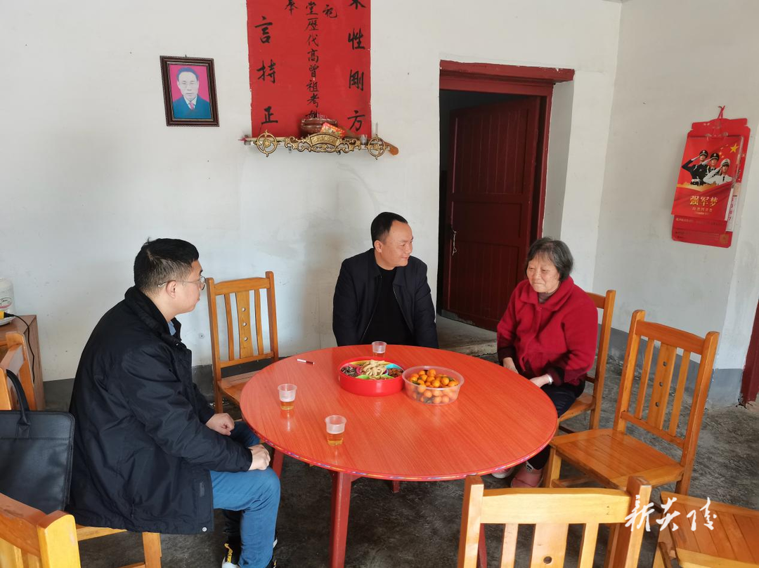 中村瑶族乡：走访慰问驱寒意 真情关怀暖人心