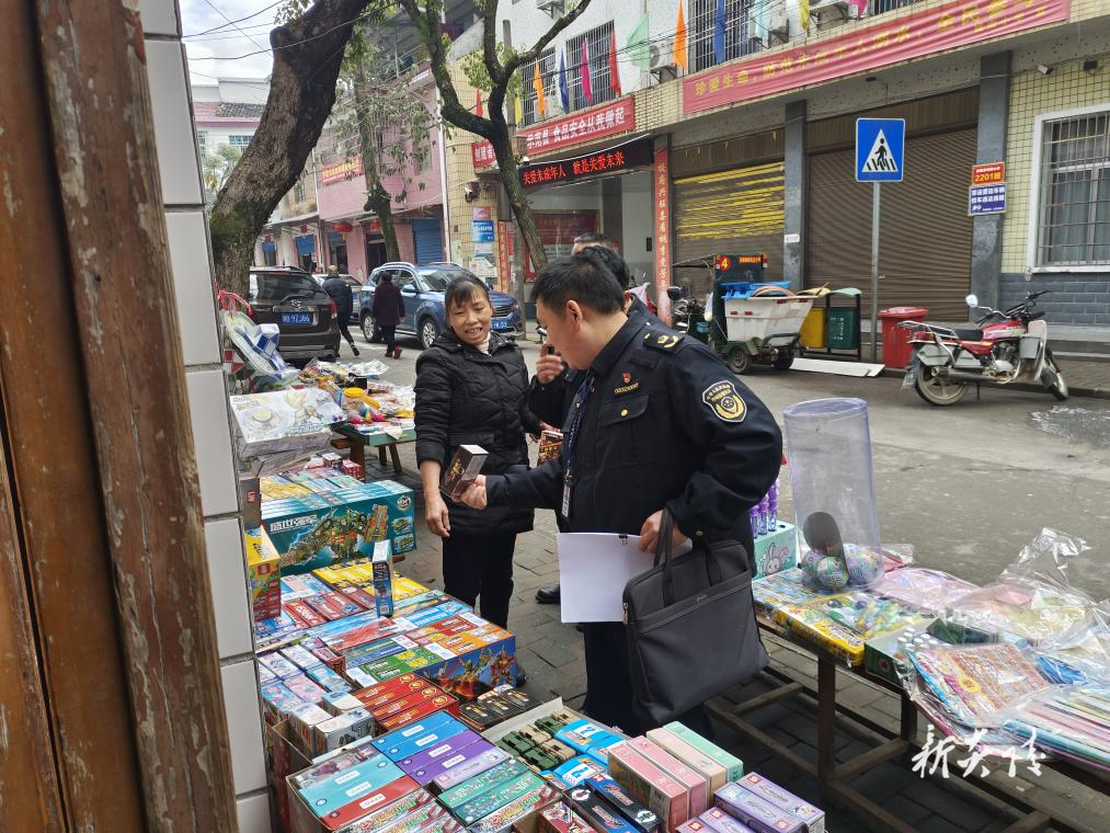 县市场监督管理局开展 “利剑护蕾·雷霆行动”专项行动