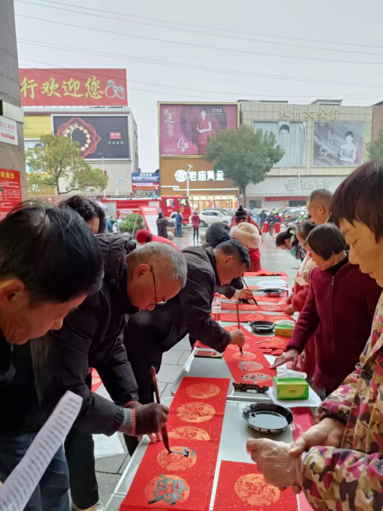 攸县市场服务中心（市建公司）开展迎新春、送祝福、写春联活动