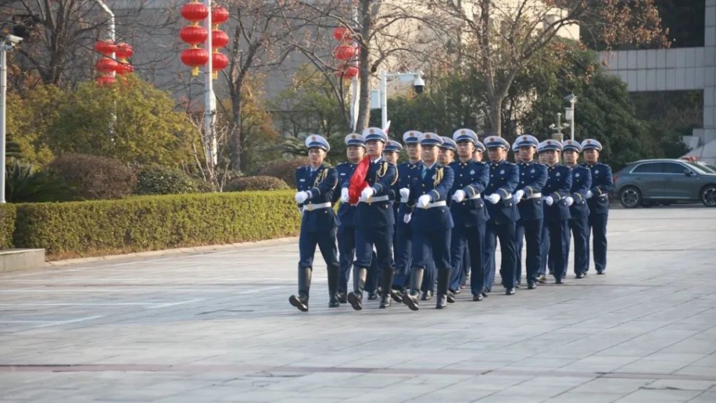 新春首个工作日：株洲高新区（天元区）举行升国旗仪式
