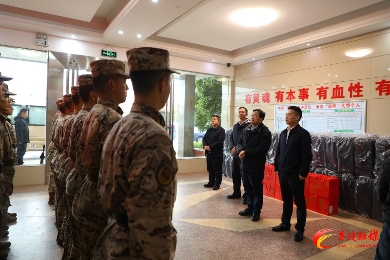 邓元连、杨红兵分别带队开展春节前走访慰问活动