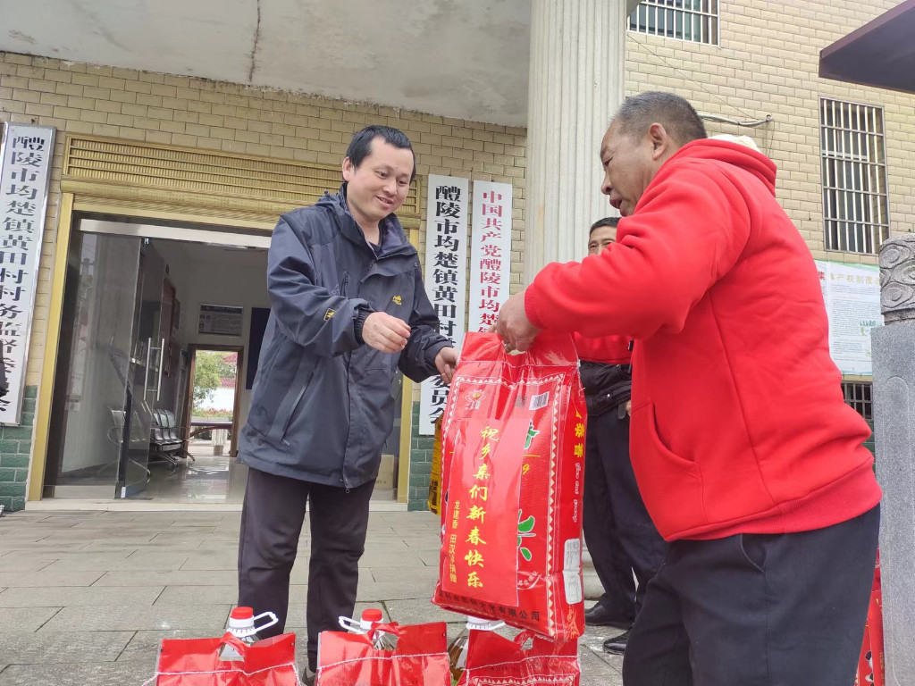 均楚镇：“同心”聚力  情暖深冬
