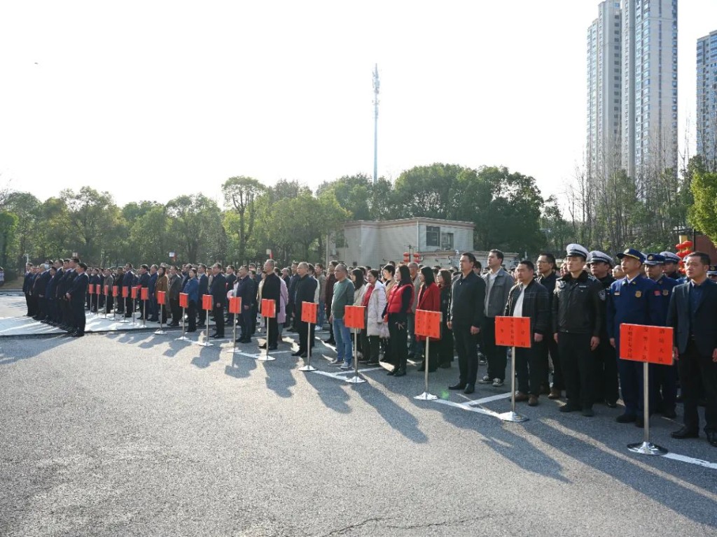 新春首个工作日,石峰区举行升旗仪式