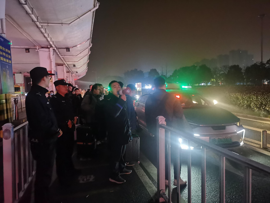 受雨雪天气影响部分列车晚点 株洲交通部门全力做好接续服务保障