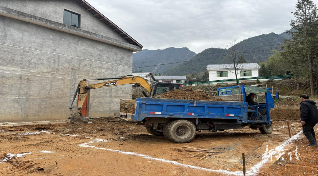中村瑶族乡:加强村民建房批后管理,严把放线验线关