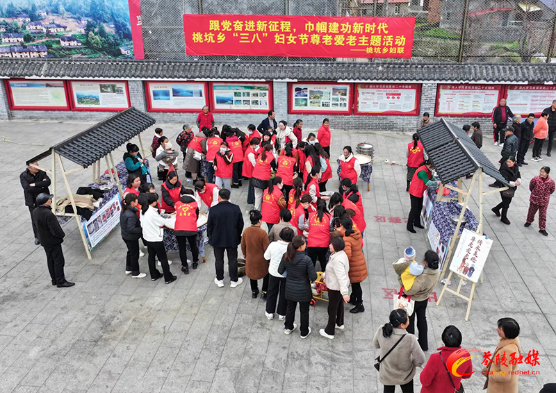 桃坑乡：“雷锋月”碰上“妇女节” 女神们“热辣滚烫”送温情