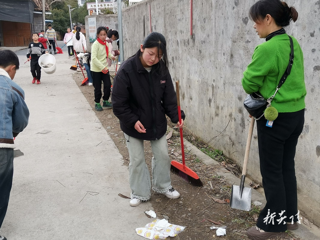 霞阳镇：弘扬雷锋精神 做新时代好少年
