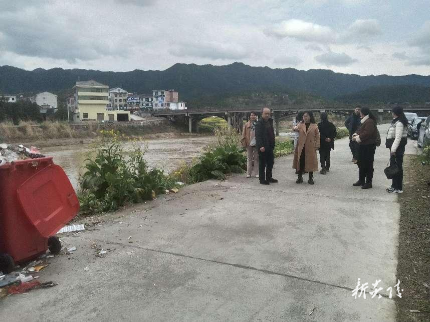 鹿原镇：环境整治“不打烊” 垃圾清运不停歇