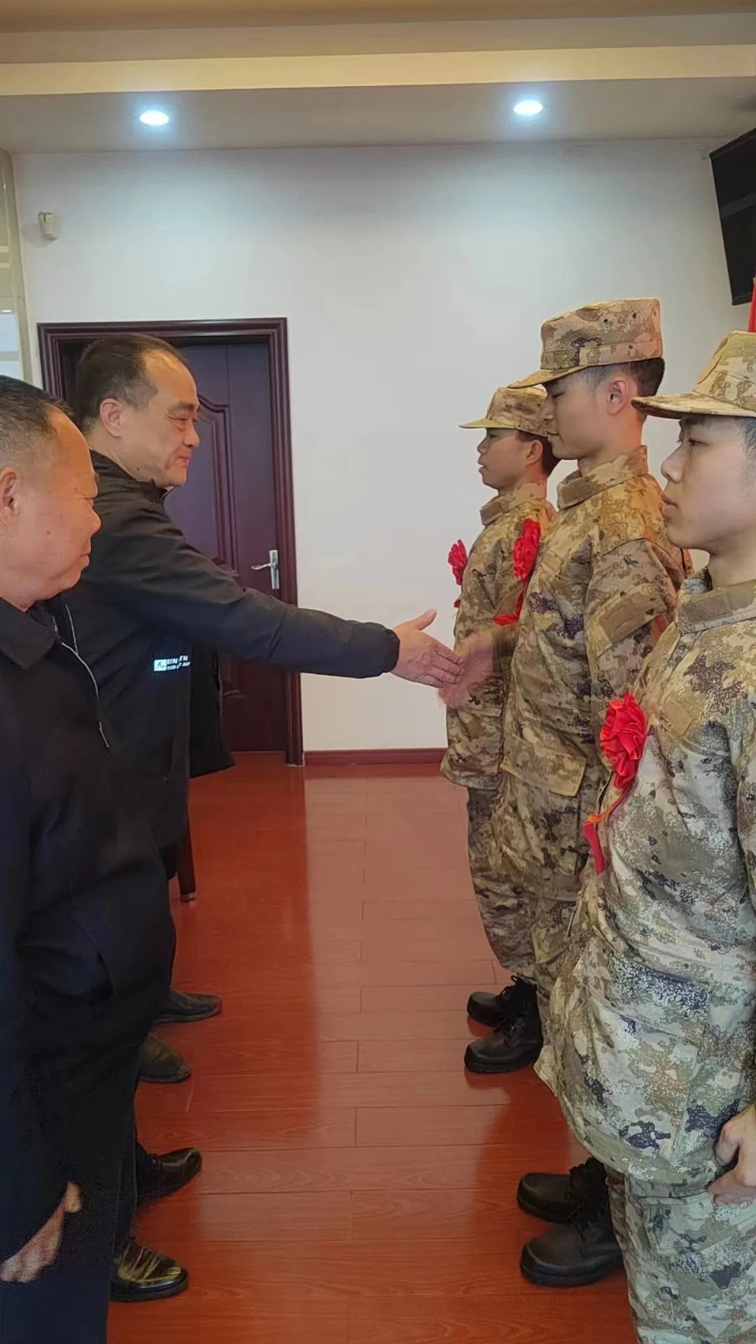 朱亭镇举行欢送新兵入伍仪式