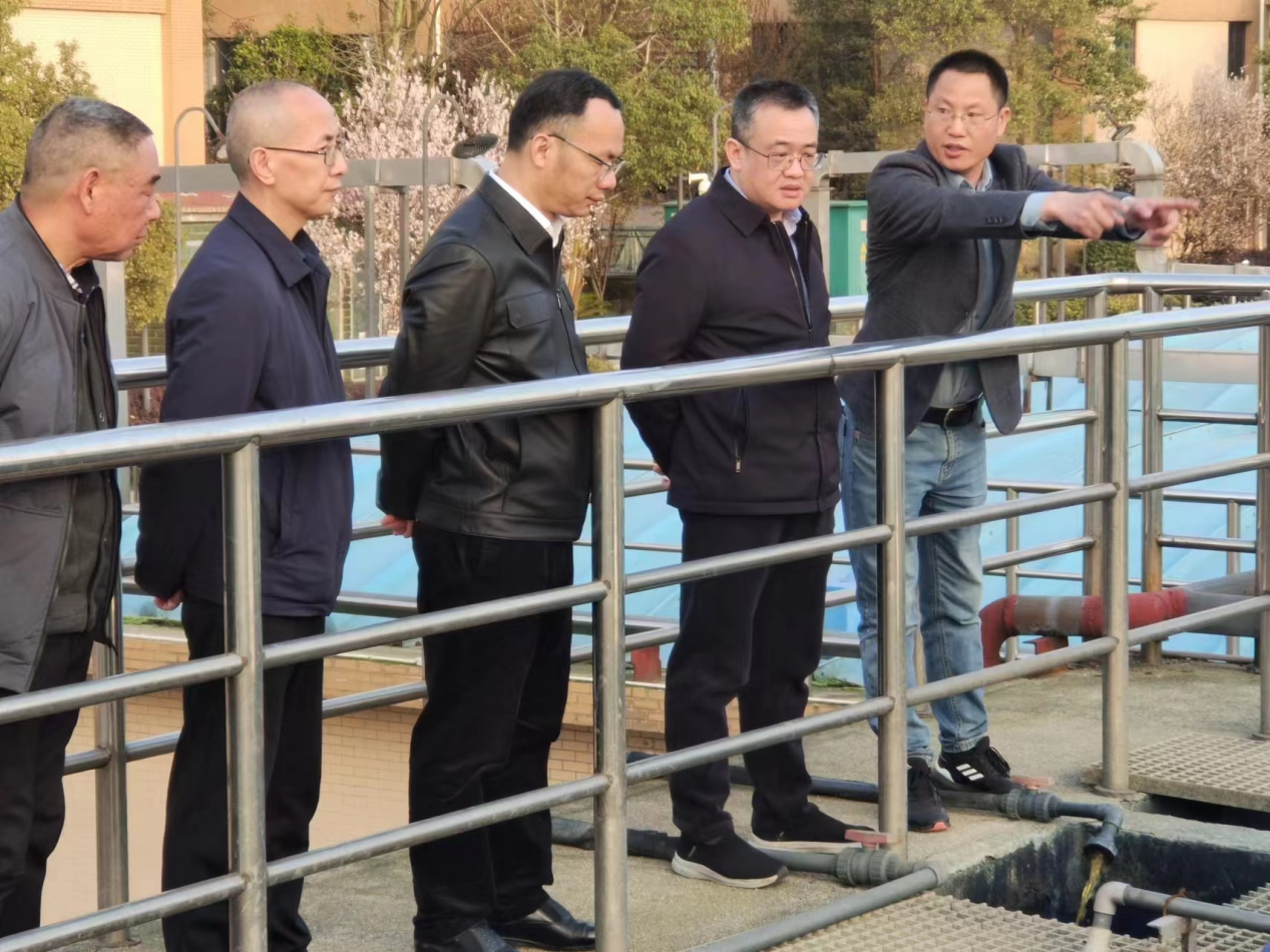周其伟调研生态环境保护工作