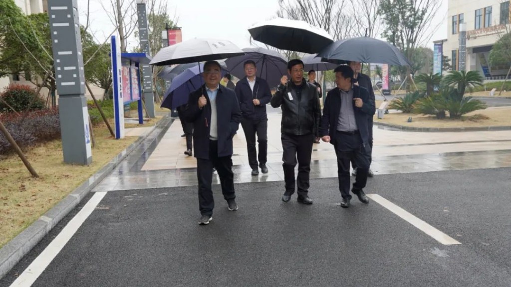 省发改委宏观经济研究所所长张传德率省委财经办调研组一行赴株调研