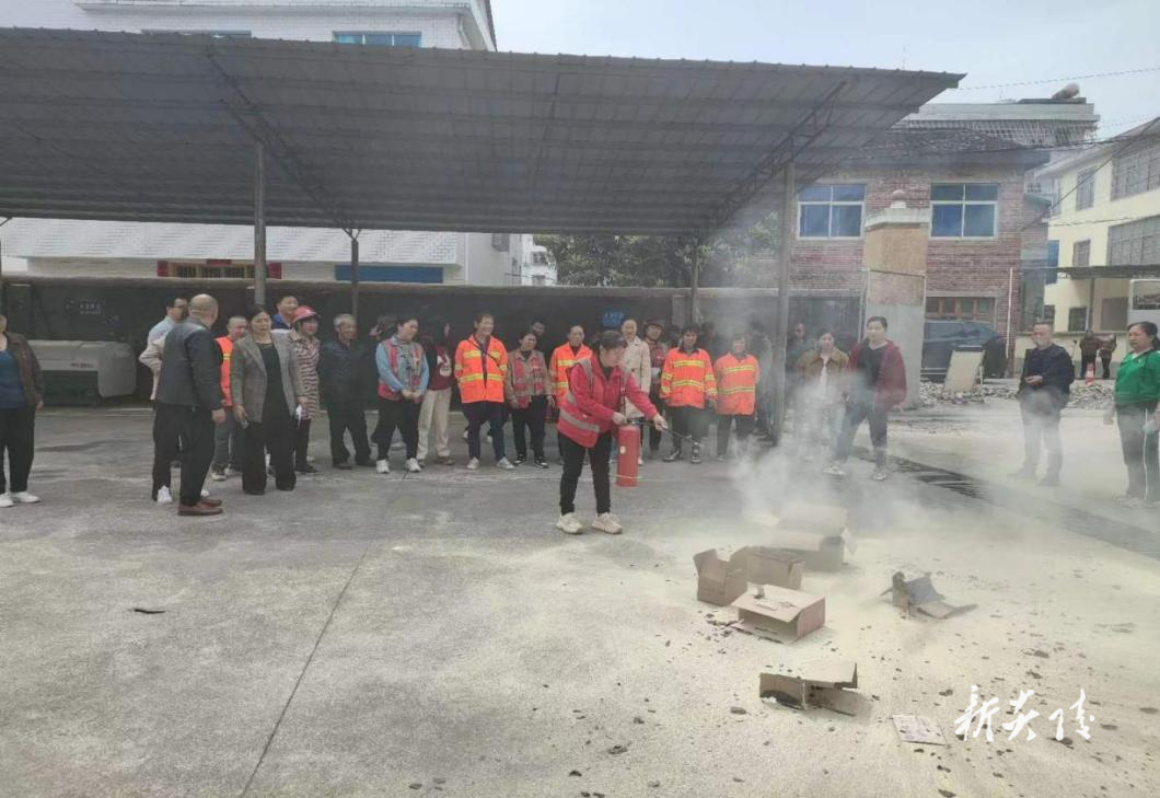 县环卫中心：消防安全“零距离”，灭火实操“掌要领”