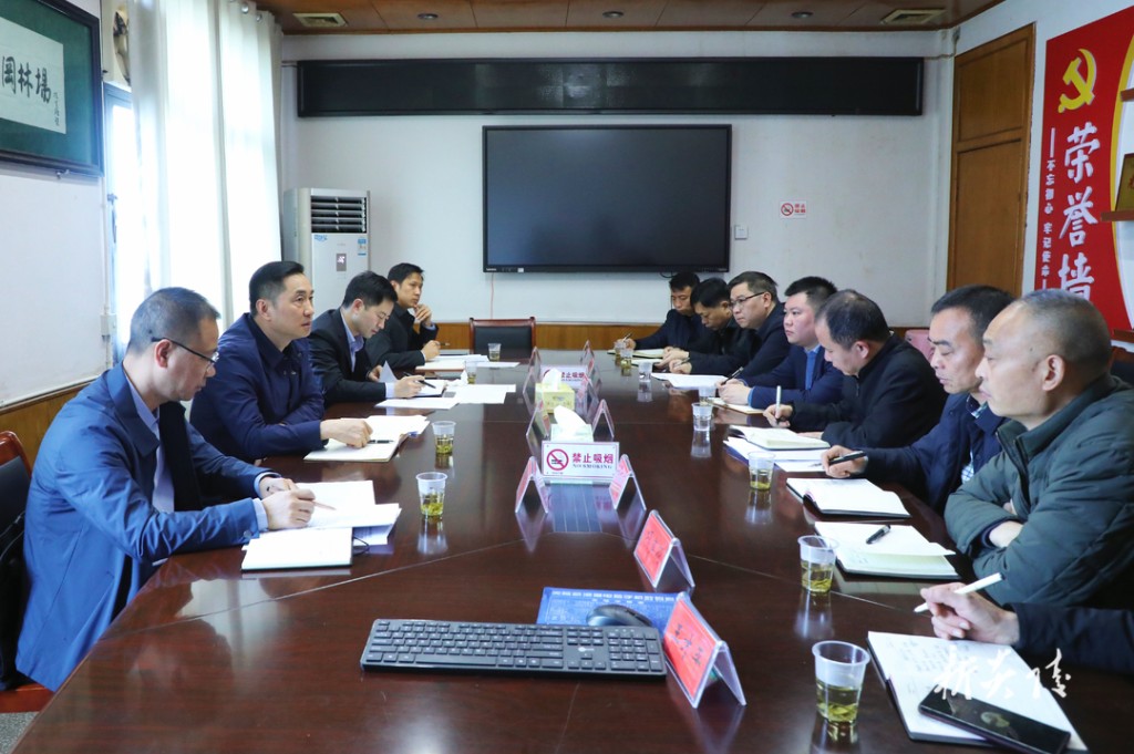 尹朝晖到青石岗国有林场调研时强调：坚定践行习近平生态文明思想 推动我县林业工作高质量发展迈上新台阶