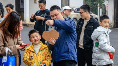 村企共建“学习雷锋好榜样 志愿服务青年行”2024年义务植树活动